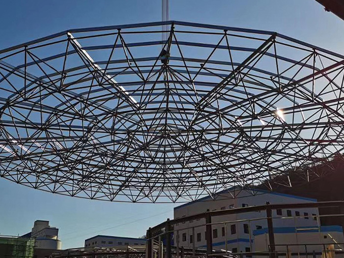 蛟河螺栓球网架工程施工现场